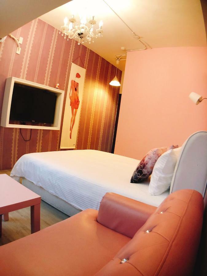 Traveler Station R15 Appartement Kaohsiung Buitenkant foto
